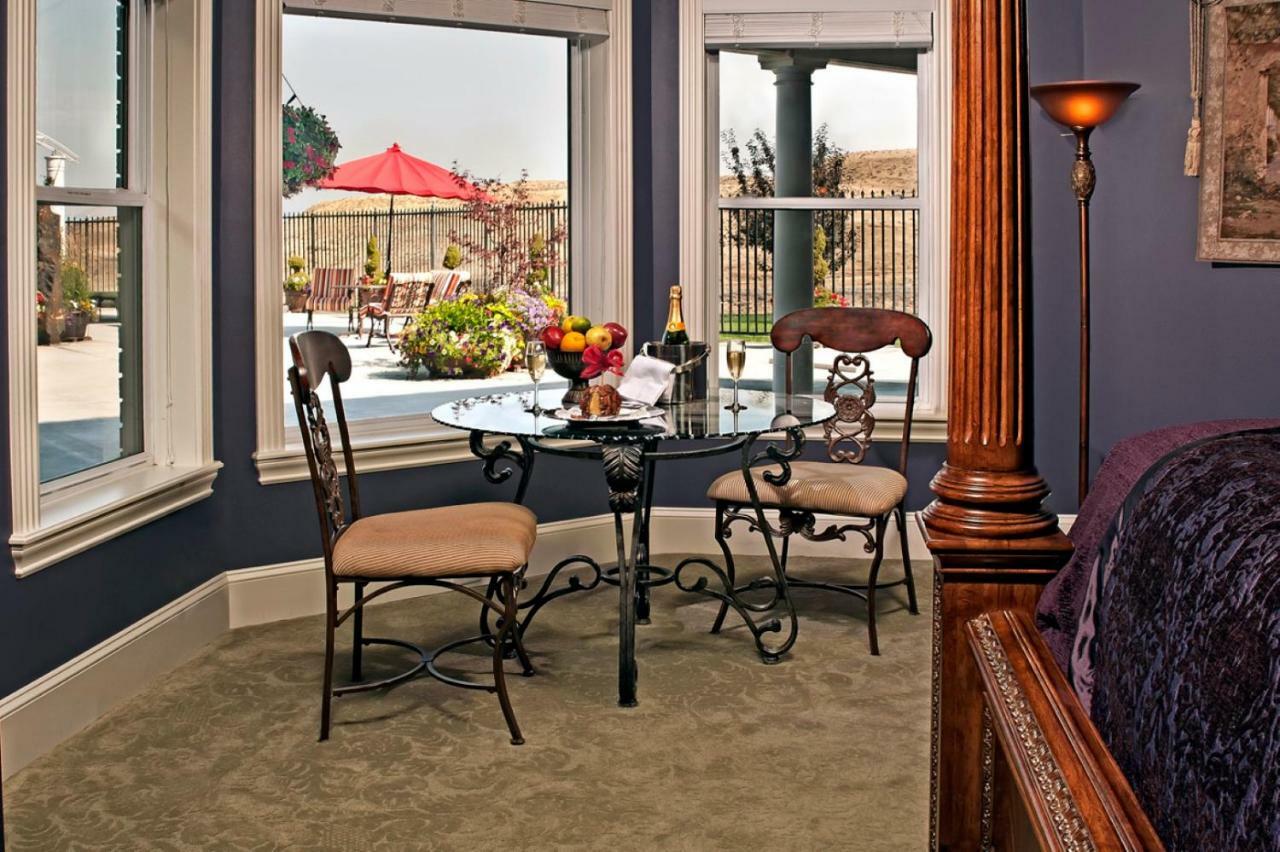 Bed and Breakfast Cameo Heights Mansion And The Vine Fine Dining Restaurant Touchet Exterior foto